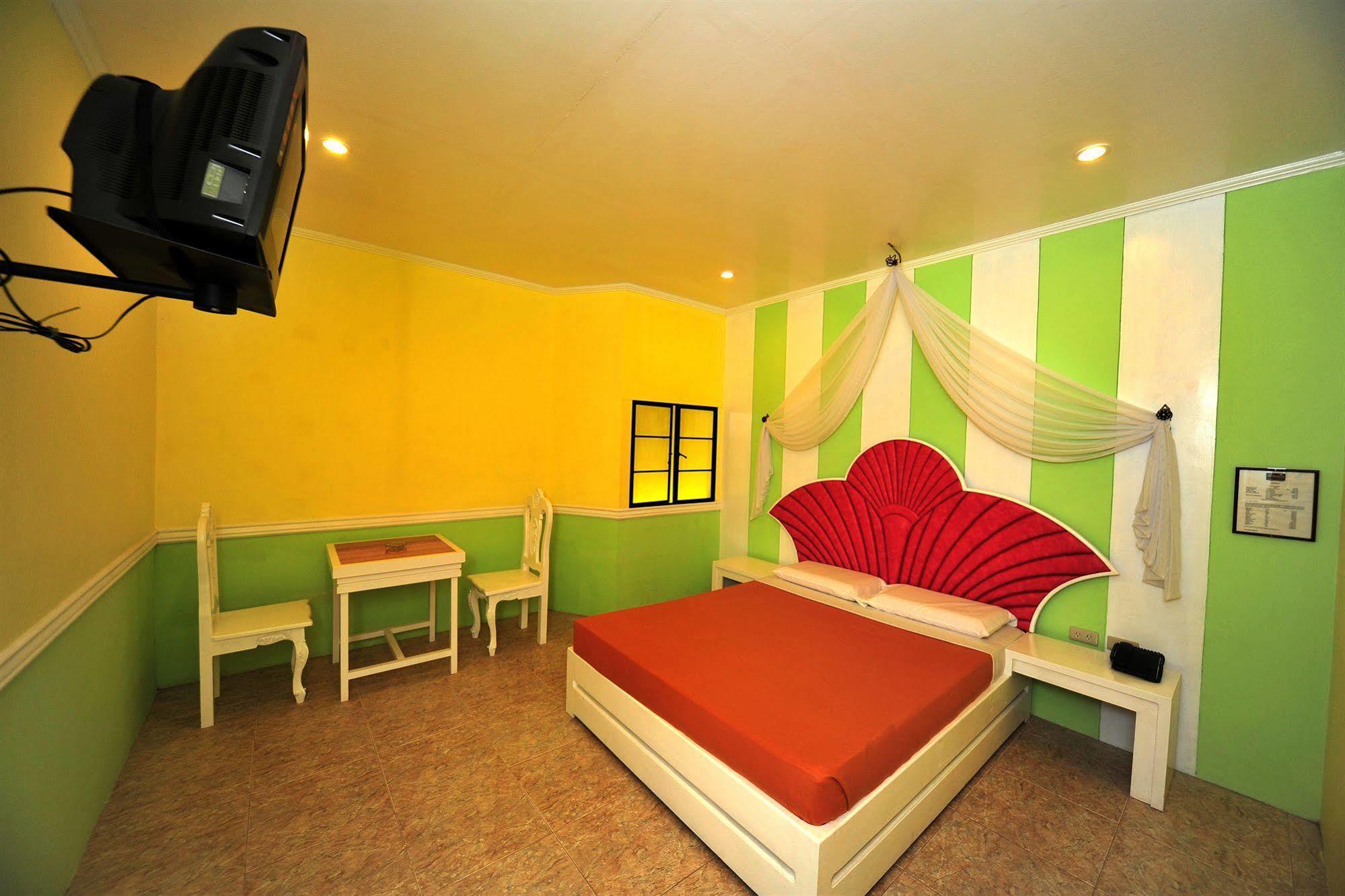 Hollywood Drive-In Hotel Baguio City Exterior photo