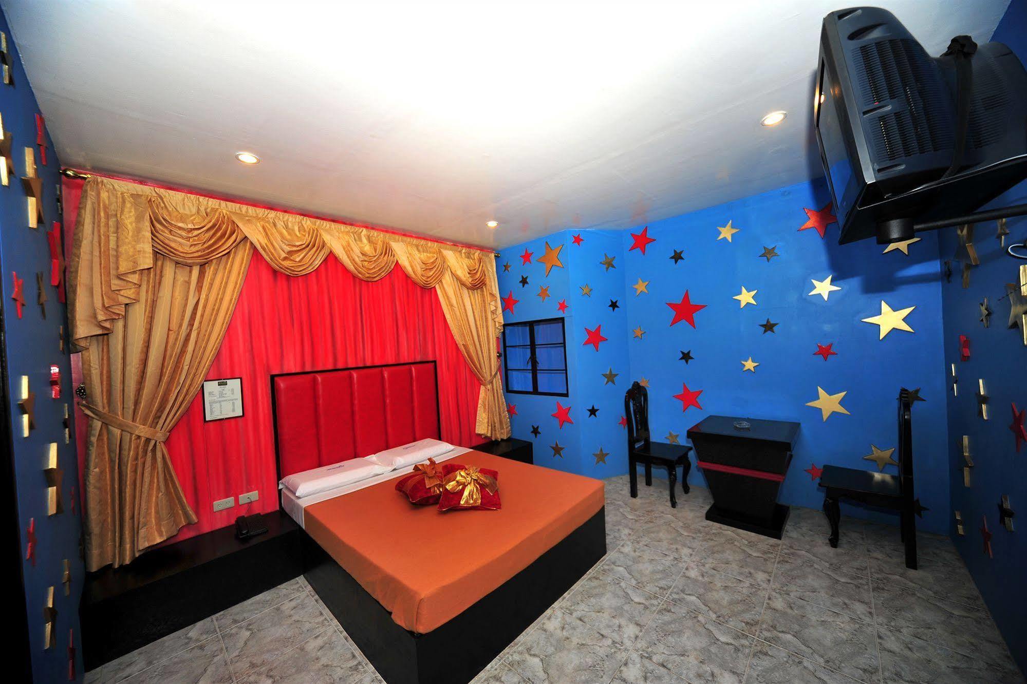 Hollywood Drive-In Hotel Baguio City Exterior photo